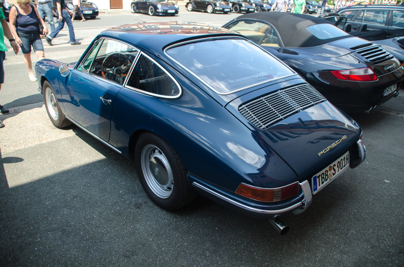 Illustration for article titled Photodump: A classic Porsche car meet.